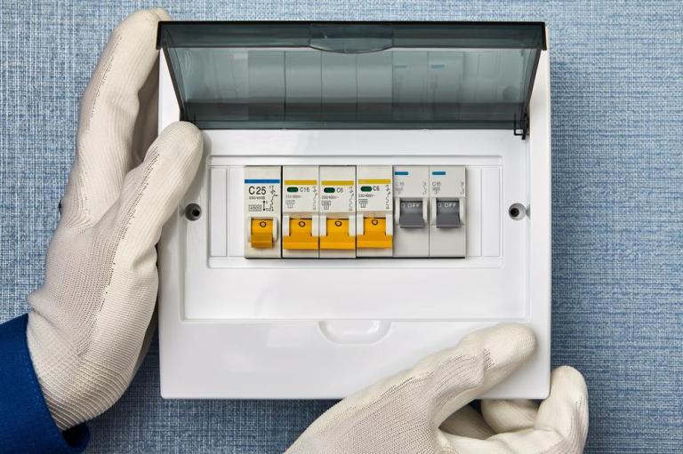 Installer un tableau électrique à Sèvremoine, les étapes clés