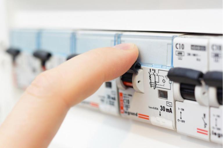 Maintenance électrique préventive à Sèvremoine, le guide